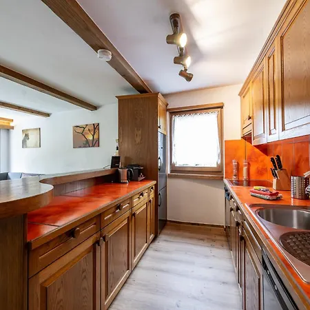 Half With Garden & Balcony - 2' To Bus Apartamento