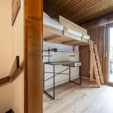 Half With Garden & Balcony - 2' To Bus *