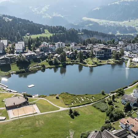 Half With Garden & Balcony - 2' To Bus