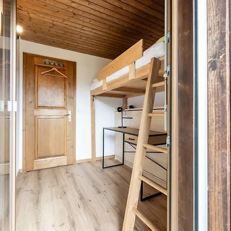 Half With Garden & Balcony - 2' To Bus