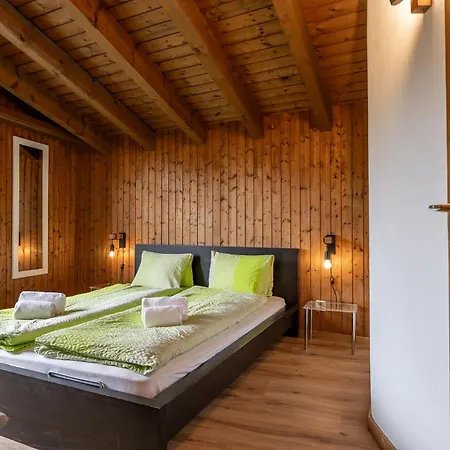 Half With Garden & Balcony - 2' To Bus Laax