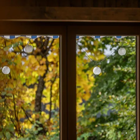 Half With Garden & Balcony - 2' To Bus Apartamento