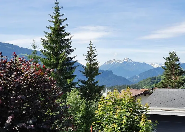 Half With Garden & Balcony - 2' To Bus