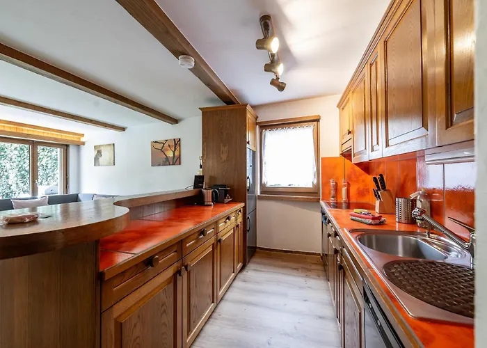 Half With Garden & Balcony - 2' To Bus Appartement