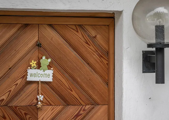 Apartment Half With Garden & Balcony - 2' To Bus