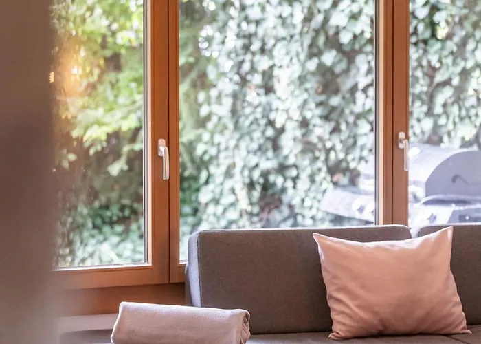 Half With Garden & Balcony - 2' To Bus Apartment