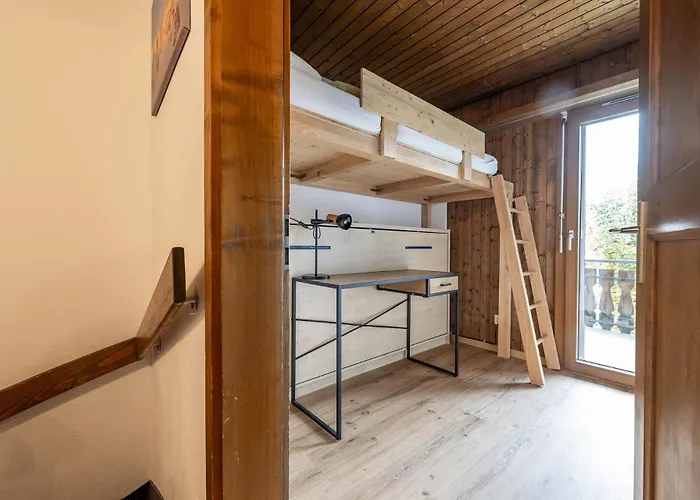 Half With Garden & Balcony - 2' To Bus *