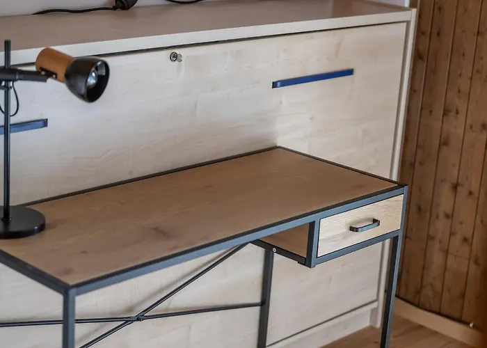 Half With Garden & Balcony - 2' To Bus Apartment *