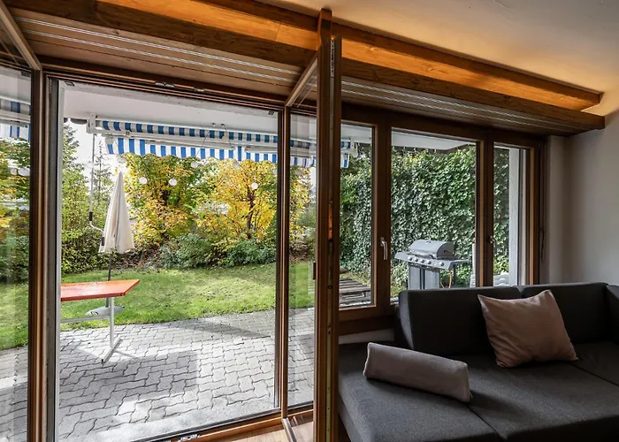 Half With Garden & Balcony - 2' To Bus Apartment