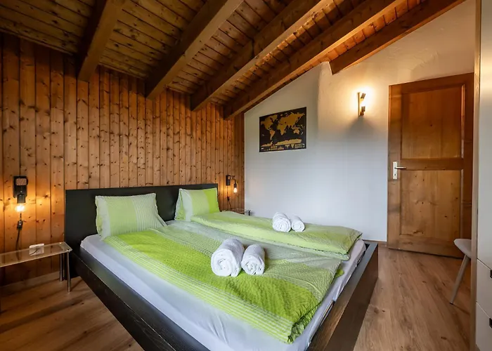 Half With Garden & Balcony - 2' To Bus Laax