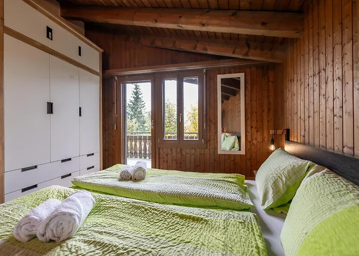 Half With Garden & Balcony - 2' To Bus