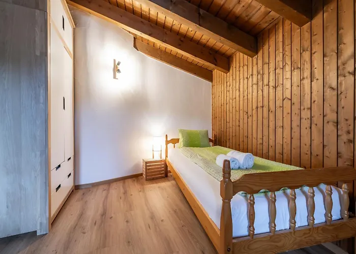 Half With Garden & Balcony - 2' To Bus Appartement *