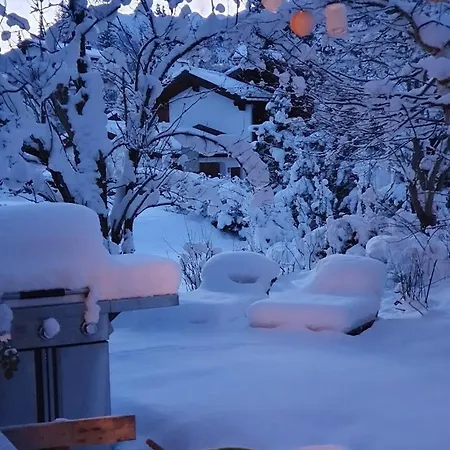 Half With Garden & Balcony - 2' To Bus 아파트