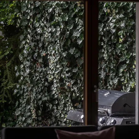 Half With Garden & Balcony - 2' To Bus 락스