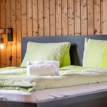 아파트 Half With Garden & Balcony - 2' To Bus