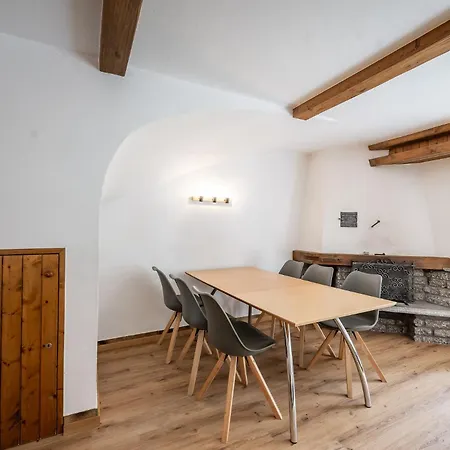 Half With Garden & Balcony - 2' To Bus Laax