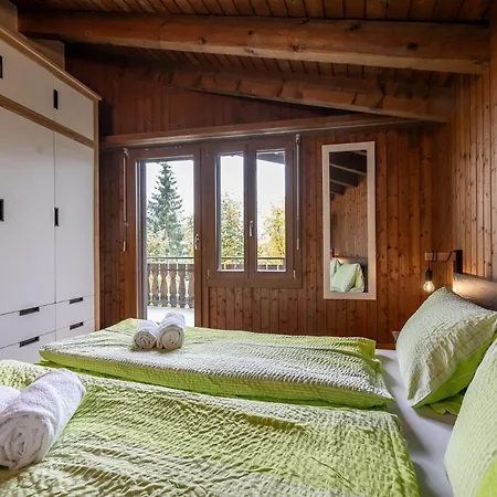 Half With Garden & Balcony - 2' To Bus